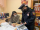 В Белоярском районе полицейские передали пенсионерам памятки о том, как не стать жертвой мошенников
