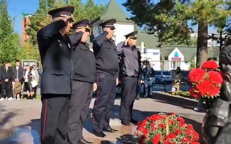 03 сентября 2023 Полицейские и общественники Белоярского почтили память жертв террора